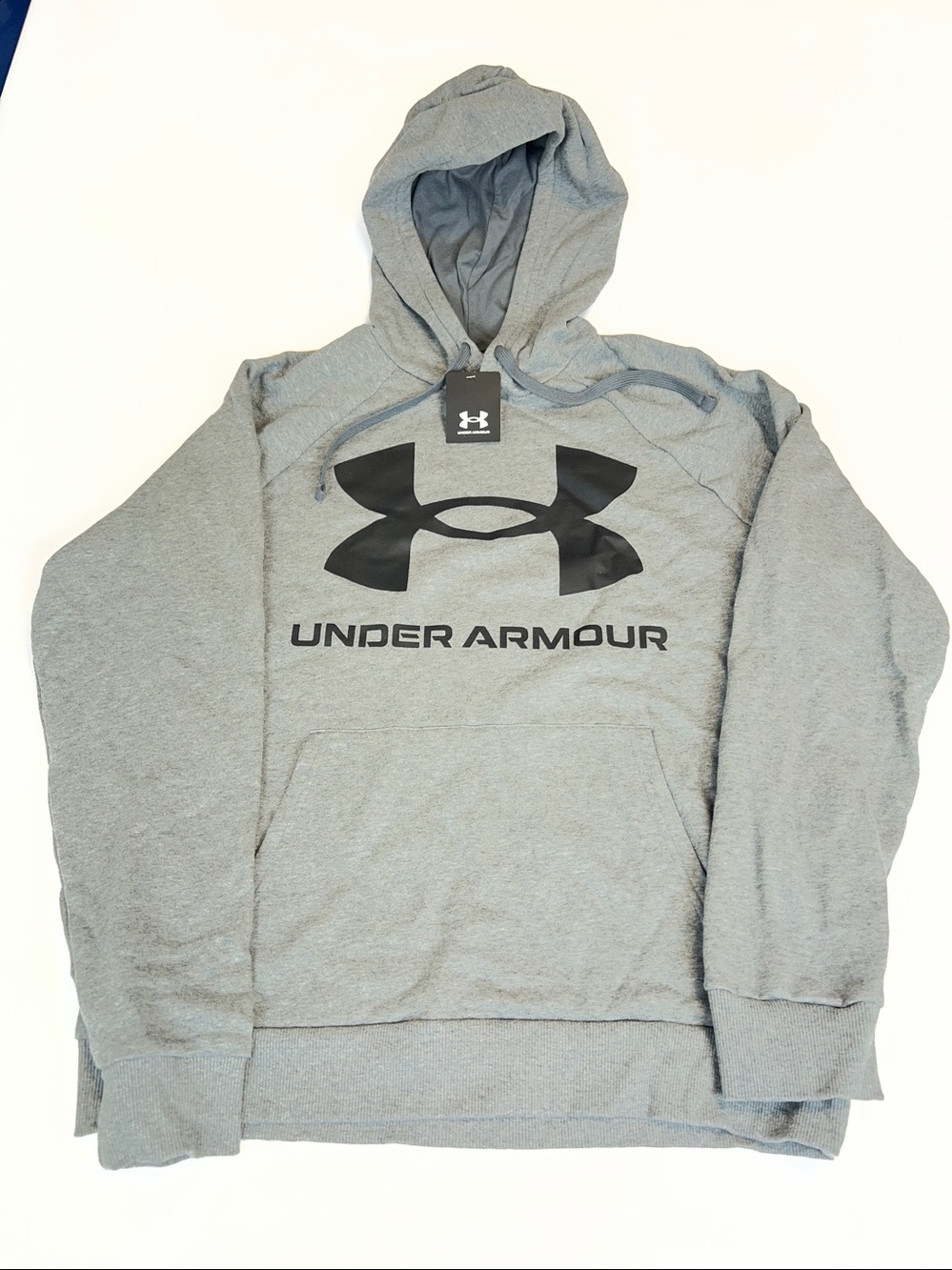 Men’s Size Large Under Armour Sweatshirt Hoodie w/ front pouch
NWT